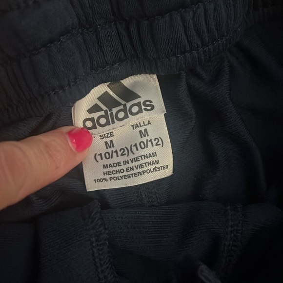 Boys Adidas shorts, size medium - Picture 3 of 4